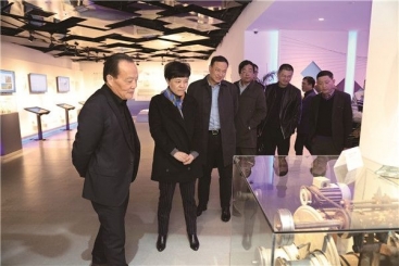 桐乡市委副书记、市长王申峰一行莅临J9集团国际站本部调研