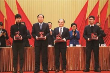 J9集团国际站集团在桐乡市三级干部大会上荣获多个奖项