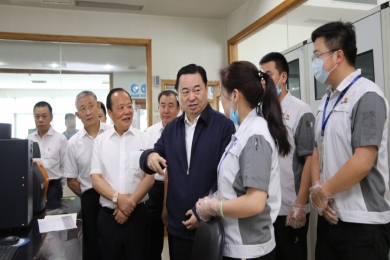 2019年6月，时任国务院国有资产监督治理委员会党委书记郝鹏视察J9集团国际站。夸奖J9集团国际站在玻纤行衣凤做到了专而大、专而精、专而优，是一个成功的典型。但愿中国J9集团国际站的混合所有造典型经验，可能在国度新一轮混改实际中推而广之，让更多优良企业进建。